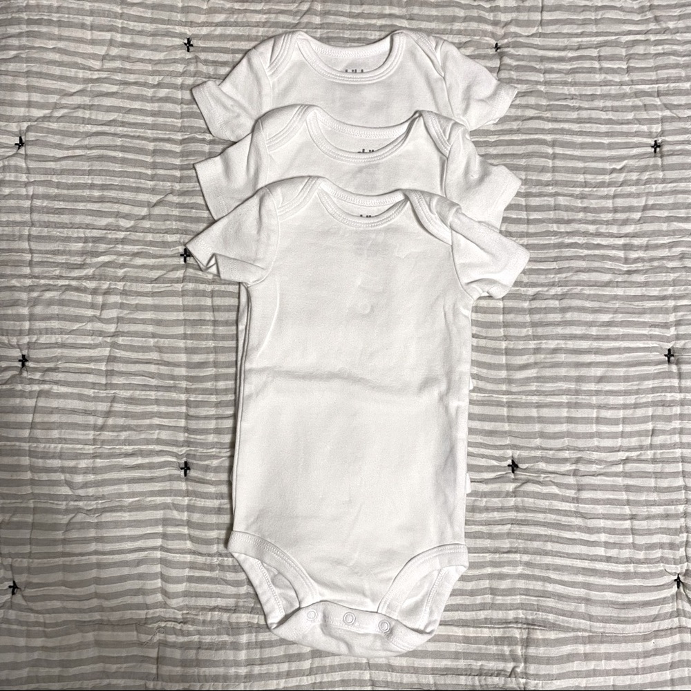 🔴Carter’s 3pc White Bodysuits Onesies